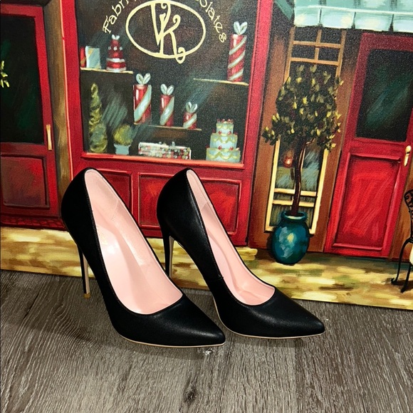 Elisabet Lang Shoes - Elegant Black Heels for Timeless Style
